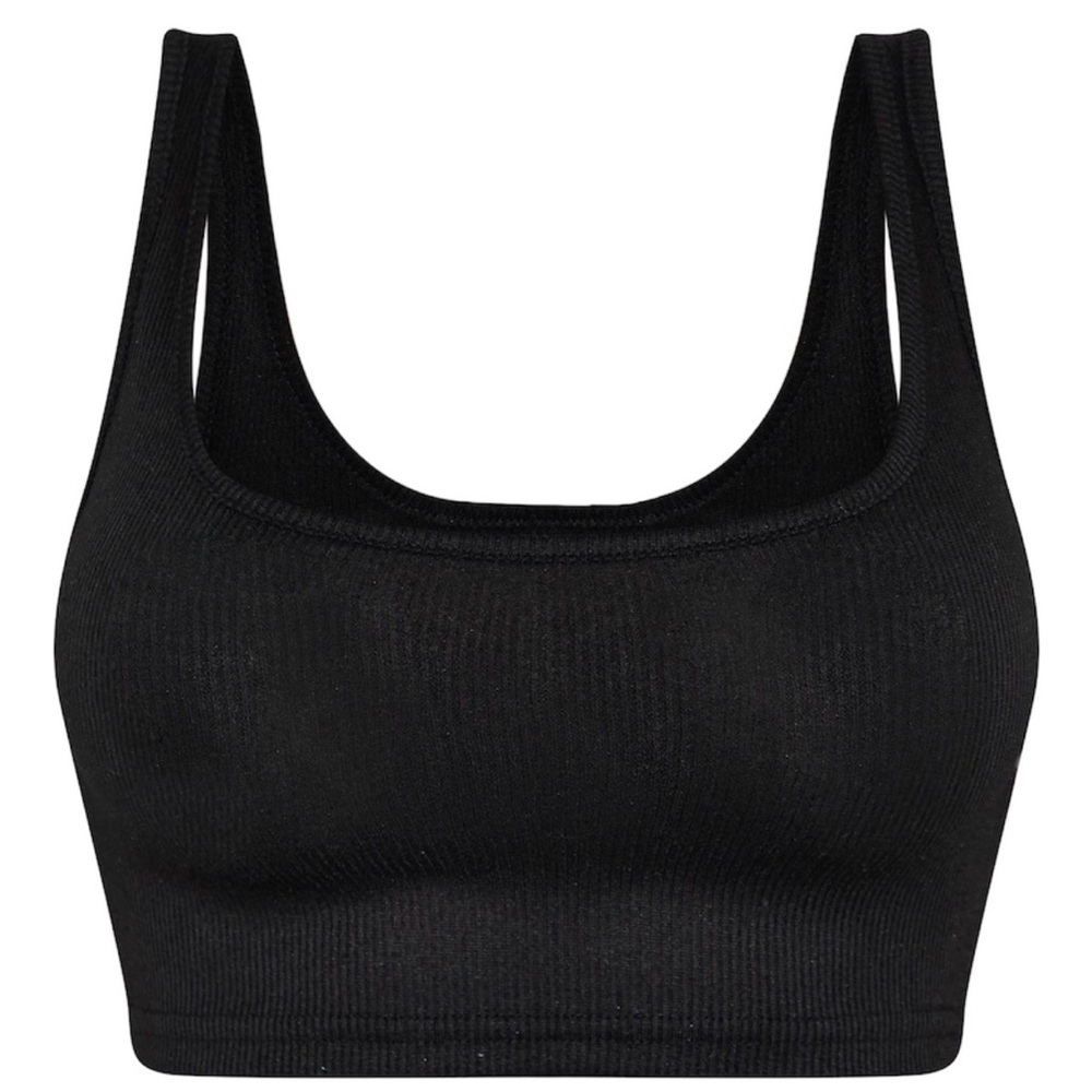 PrettyLittleThing Black Ribbed Crop Top - Picture 2 of 5